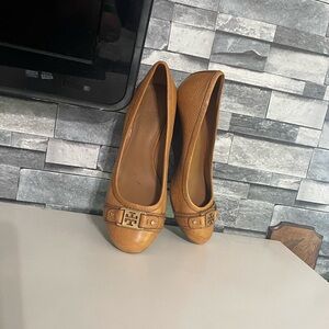 Tory Burch Natalya Pebbled Leather Saddle Brown Pumps Wedges